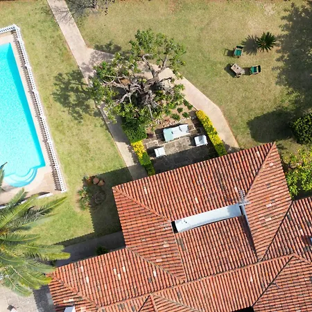 Ideal House For Two Families With Pool And Barbecue