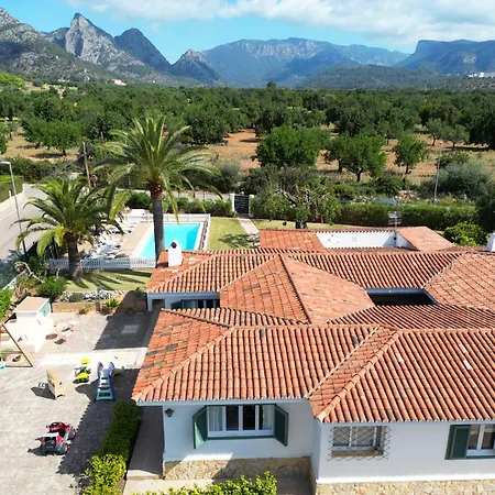 Ideal House For Two Families With Pool And Barbecue بيت للعطل