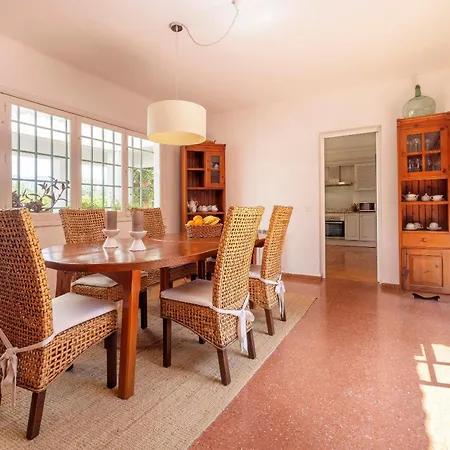 Holiday home Ideal House For Two Families With Pool And Barbecue