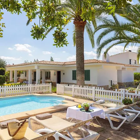 Ideal House For Two Families With Pool And Barbecue Holiday home *