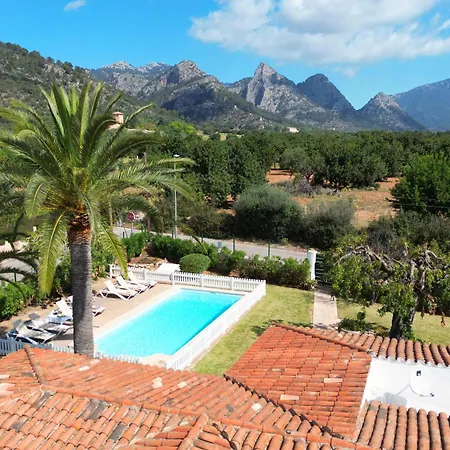Ideal House For Two Families With Pool And Barbecue Holiday home *