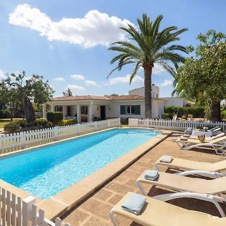 Ideal House For Two Families With Pool And Barbecue بيت للعطل