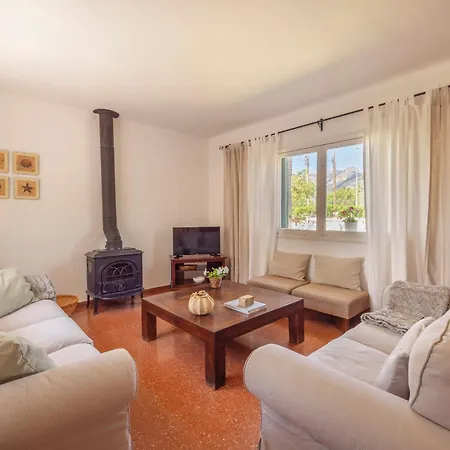 Ideal House For Two Families With Pool And Barbecue *