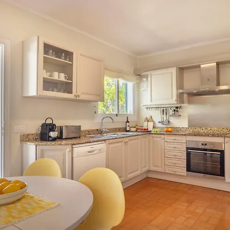 Ideal House For Two Families With Pool And Barbecue Holiday home